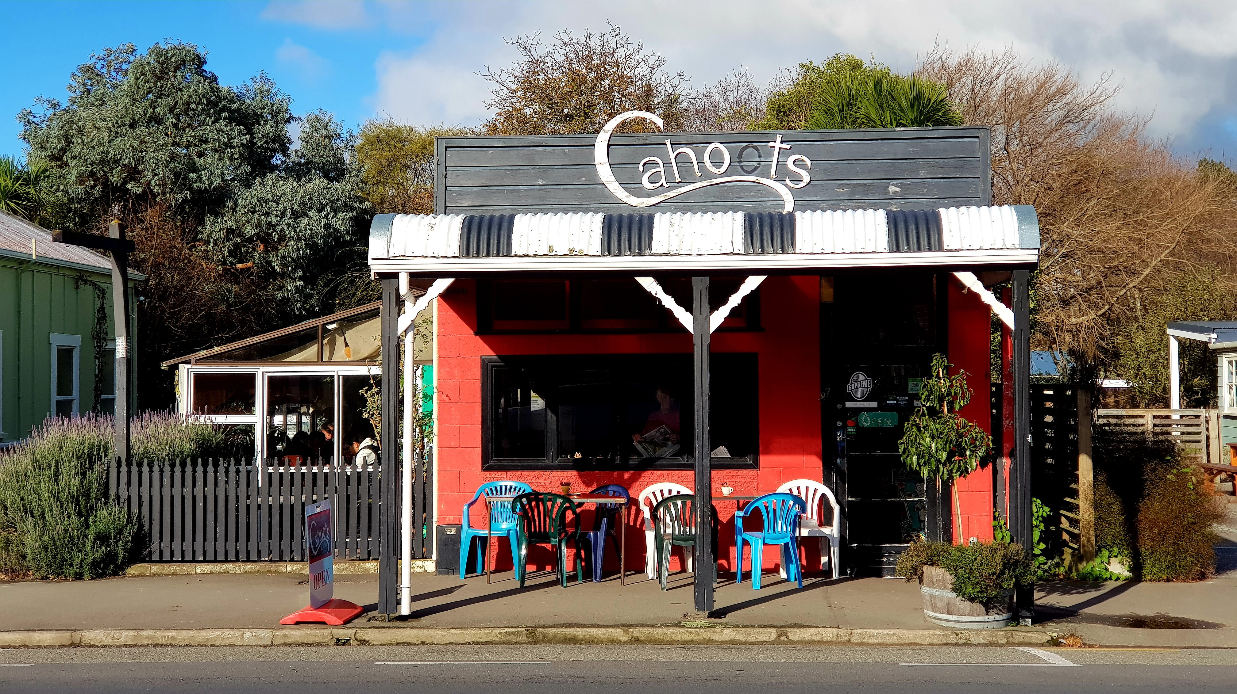 Cahoots Cafe exterior